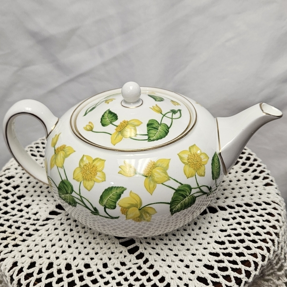 3 pc Wedgwood "King cup" pattern Teapot with Cream and Sugar. - Picture 6 of 15